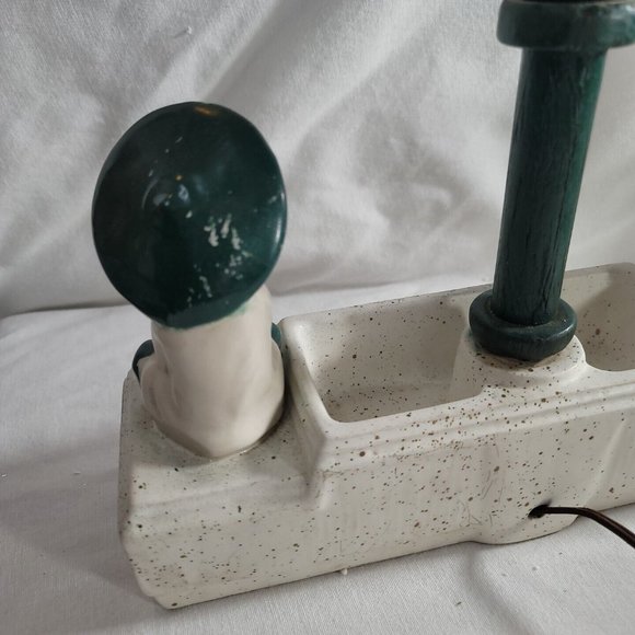 Vintage MCM Leviton Table Lamp Green White Porcelain Asian 2 Figures with Hats - Picture 7 of 11